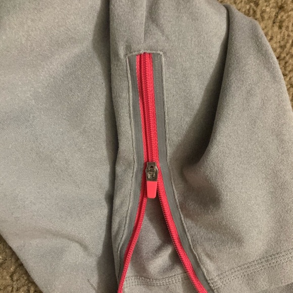 Abercrombie and Fitch gray leggings - Picture 3 of 4